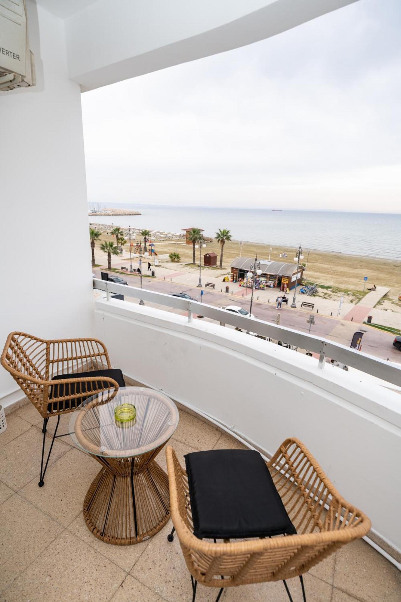 Lazuli Sea View Beachfront Ap 21 Lárnaca Exterior foto