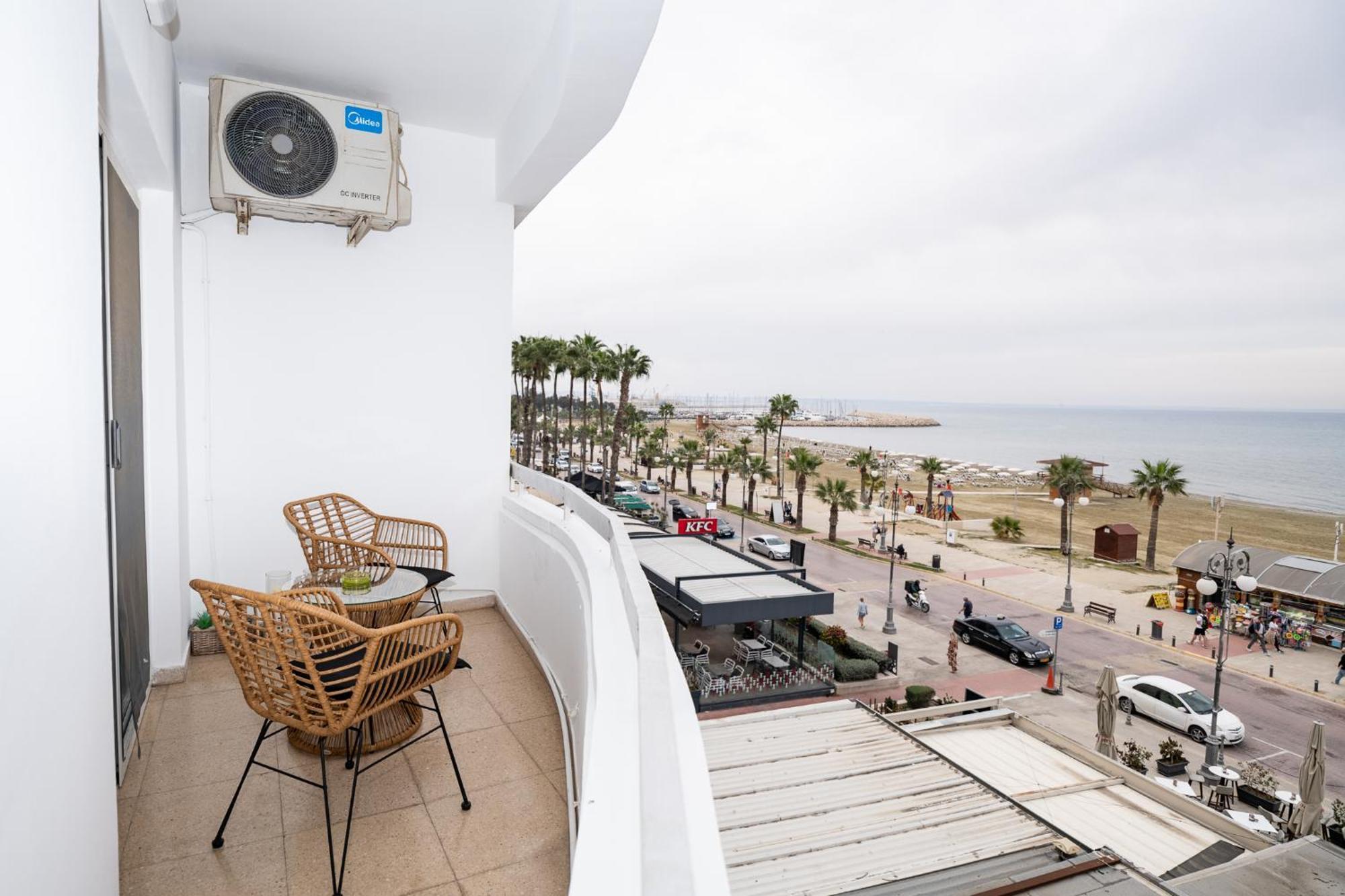 Lazuli Sea View Beachfront Ap 21 Lárnaca Exterior foto