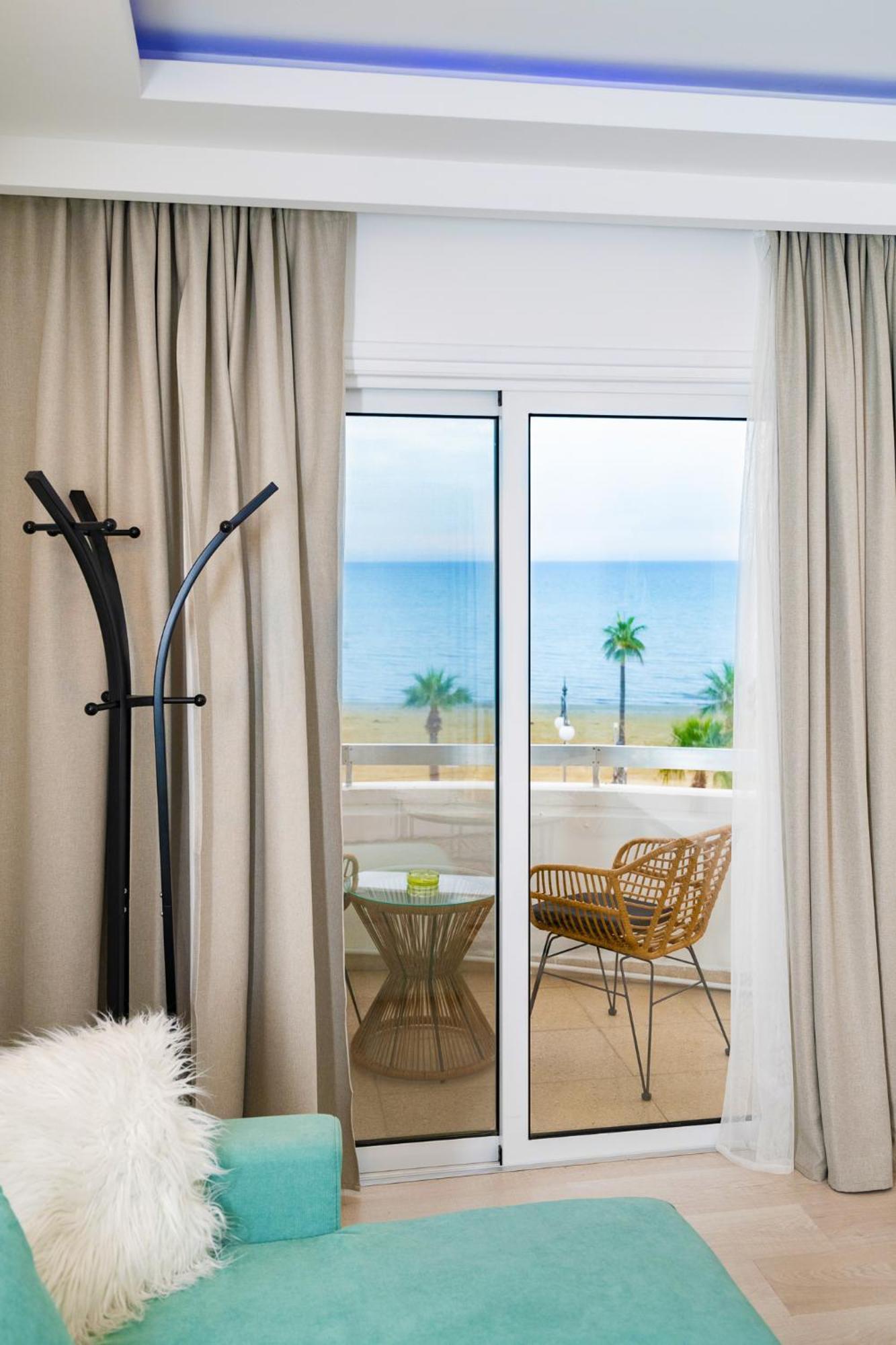 Lazuli Sea View Beachfront Ap 21 Lárnaca Exterior foto