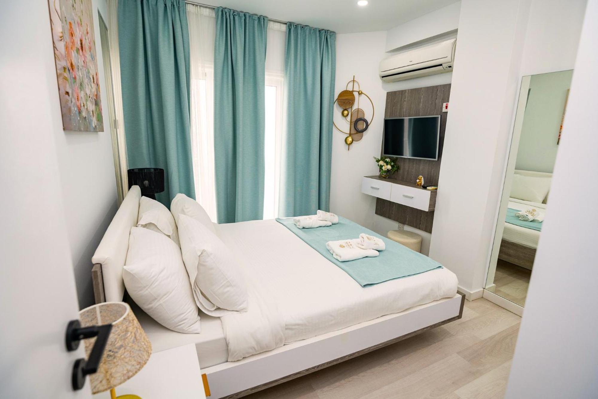 Lazuli Sea View Beachfront Ap 21 Lárnaca Exterior foto